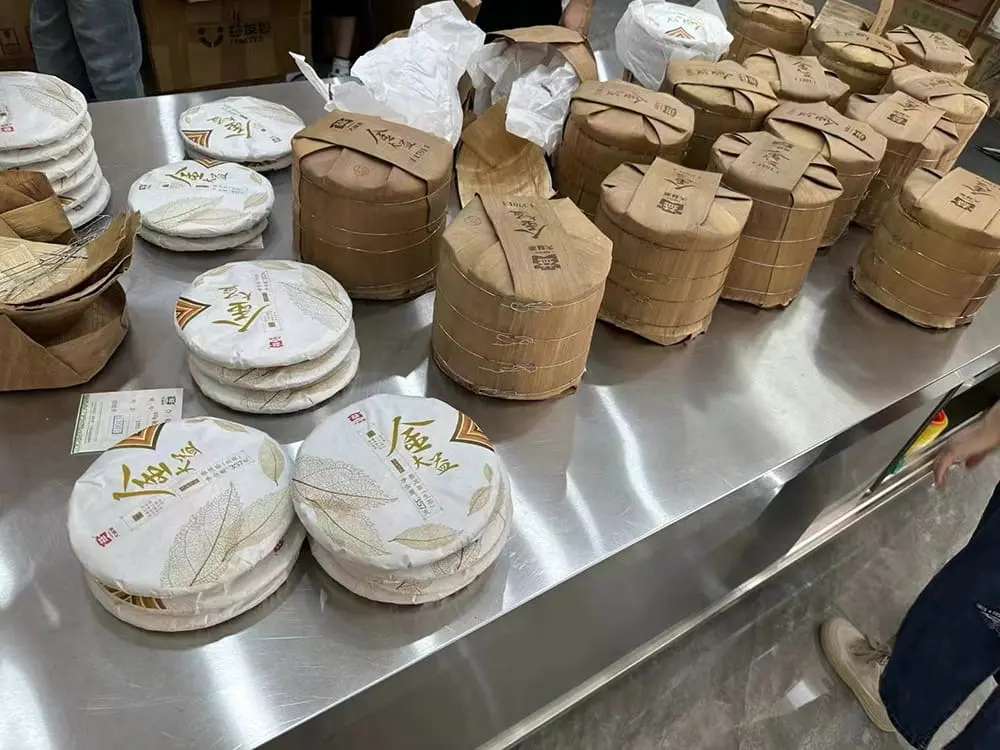 武汉回收大益普洱茶2015年生茶熟茶图3